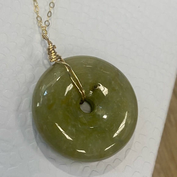 New Genuine jade Burma donut pendant necklace - Picture 2 of 4